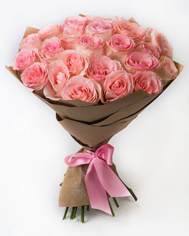 25 роз в крафтовой бумаге
