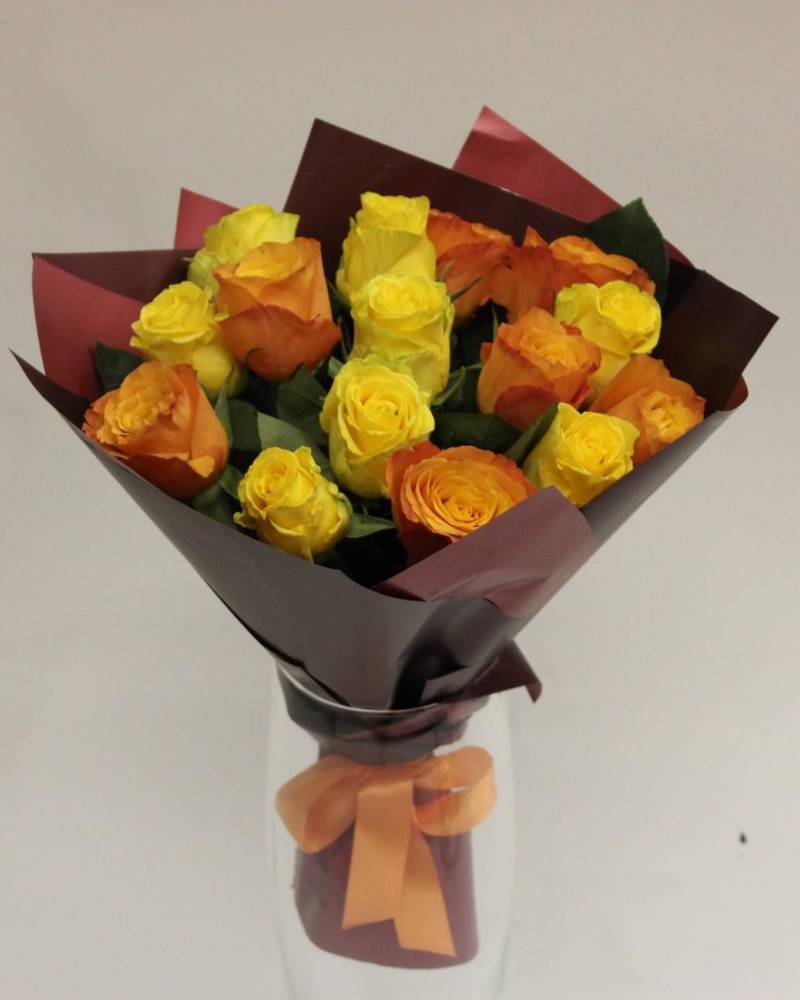 Букет из 15 роз (50 см) в стильной упаковке