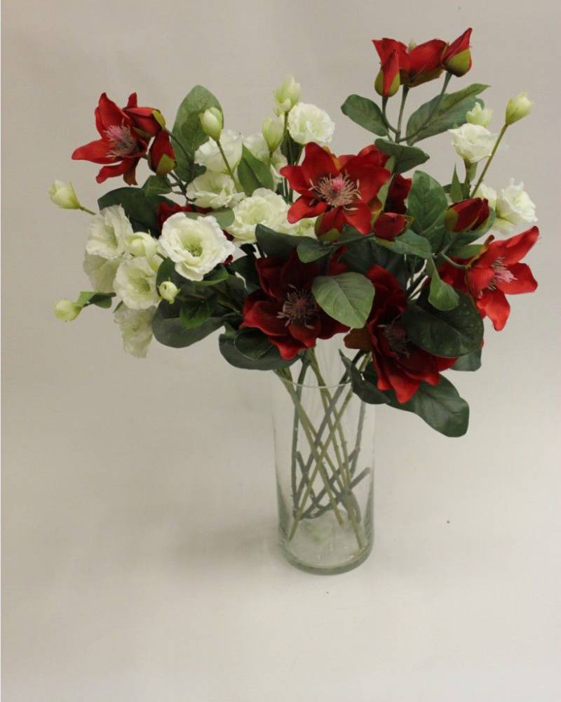 Ветки магнолии и лизиантуса